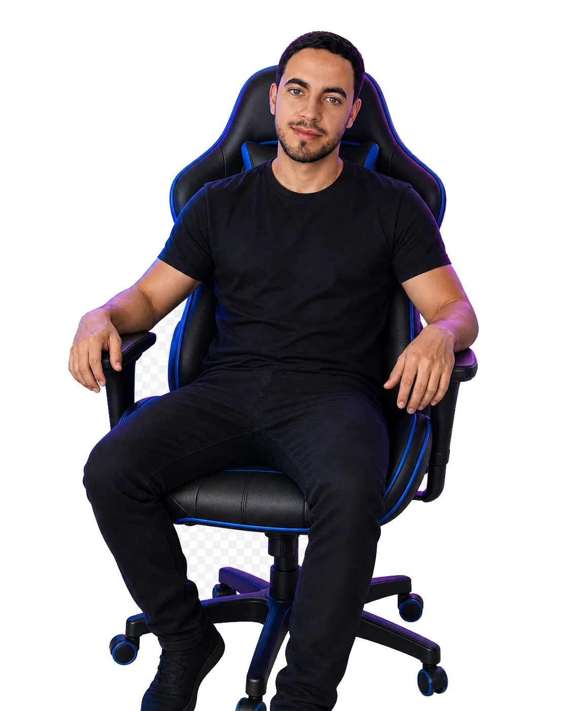M&aacute;rio Henrique sentado em cadeira gamer, em uma composi&ccedil;&atilde;o tecnol&oacute;gica azul e violeta